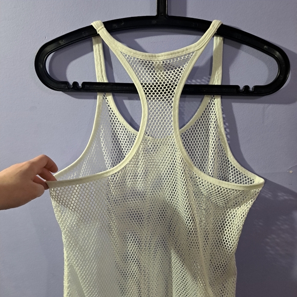 💥3/$25💥 GAP BODY FIT RACER BACK FISHNET TANK-M - Picture 2 of 5